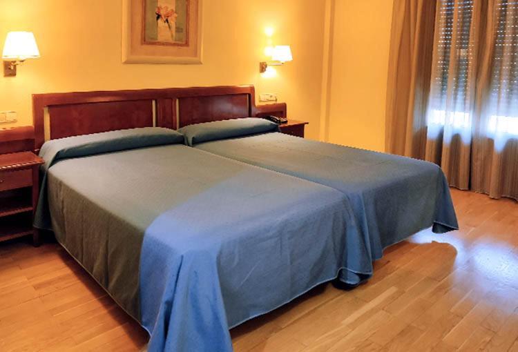 Hostal Plaza Mayor توريخون ذي أرذوث المظهر الخارجي الصورة